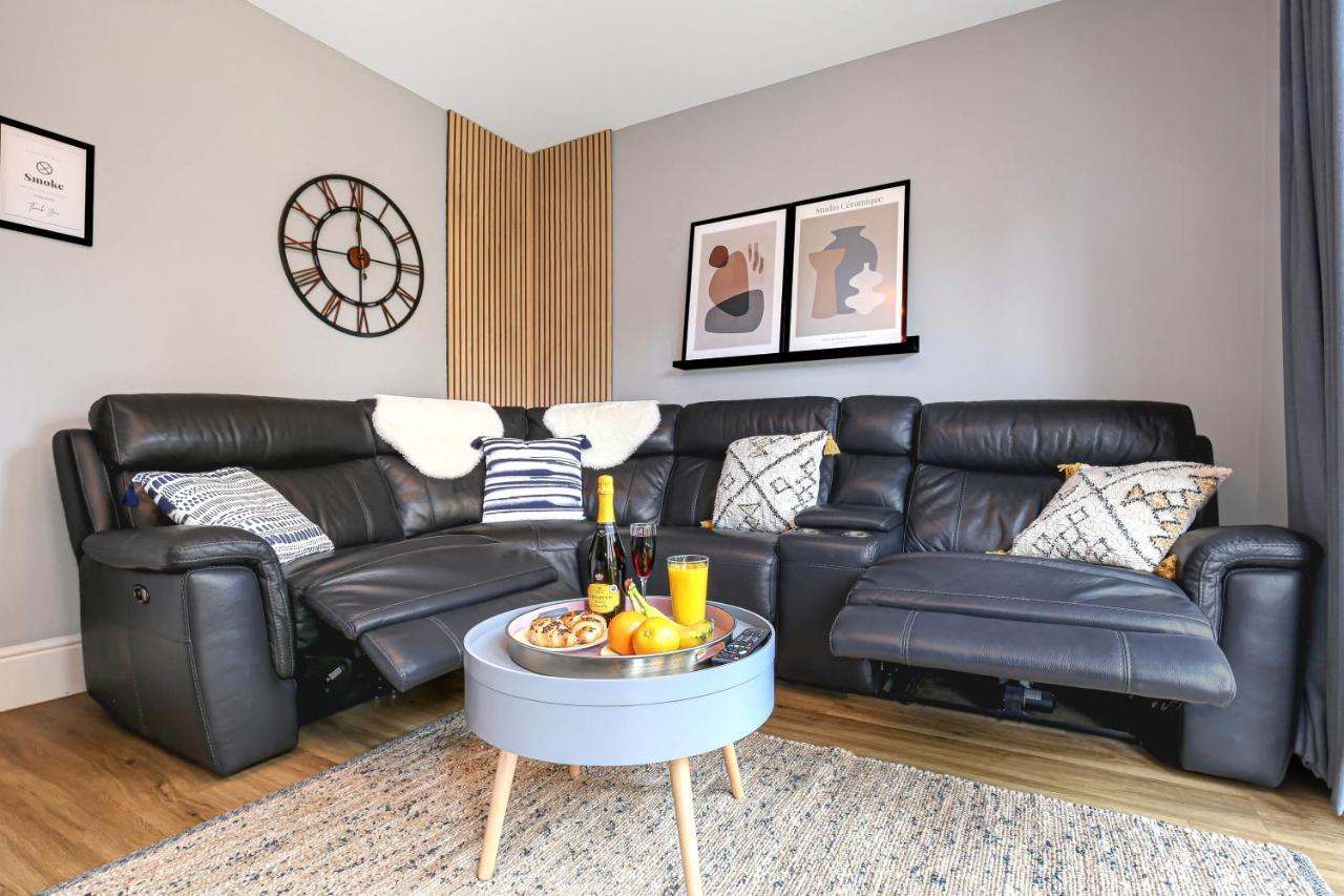 Yoko Property: Luxury 4-Bedroom House with Free Parking and Fast WiFi Milton Keynes Exterior photo